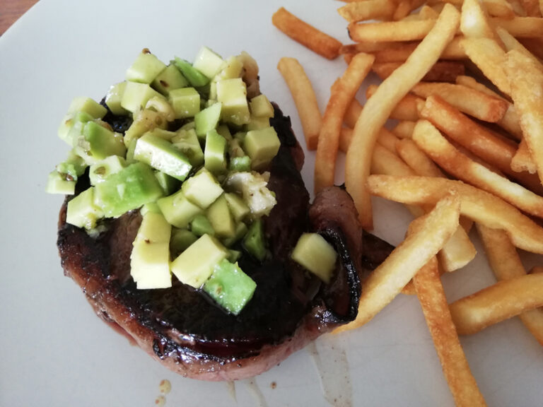 Steak sauce avocat chimichurri & frites