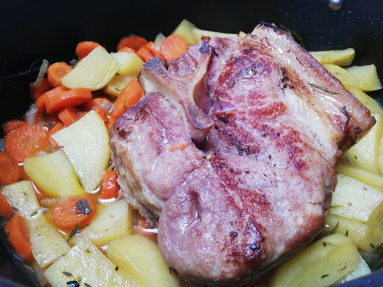 Palette de porc aux carottes et pommes de terre