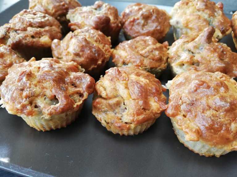 Petits gâteaux au roquefort et aux noix