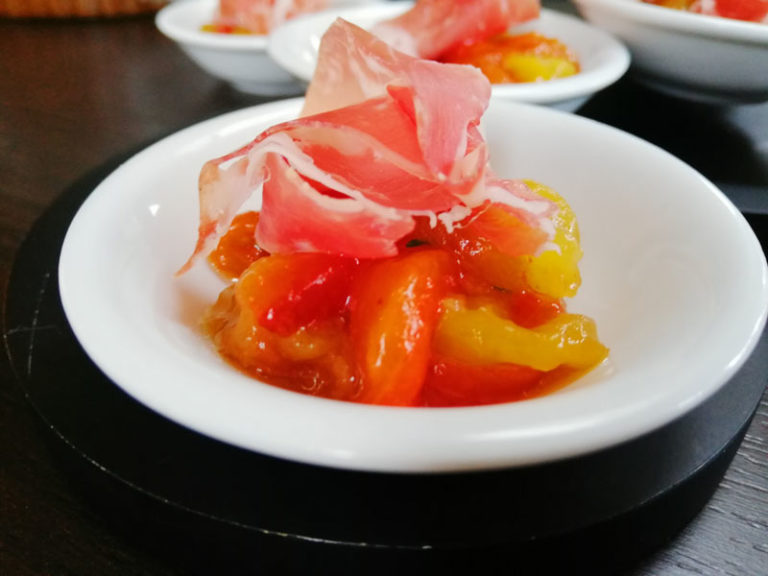 Poivrons marinés au thym et coppa